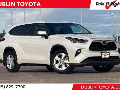 Certified 2023 Toyota Highlander LE image 1