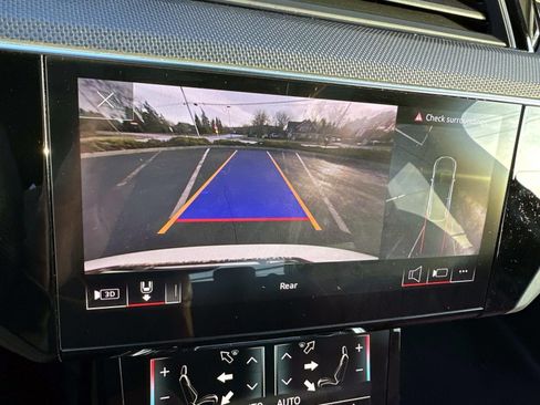 Used 2023 Audi e-tron S Premium Plus w/ Black Optic Package image 21