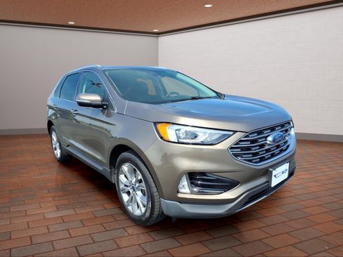 Used 2019 Ford Edge Titanium w/ Cold Weather Package AWD/4WD image 2
