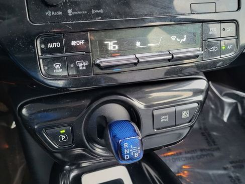 Used 2017 Toyota Prius Three image 21