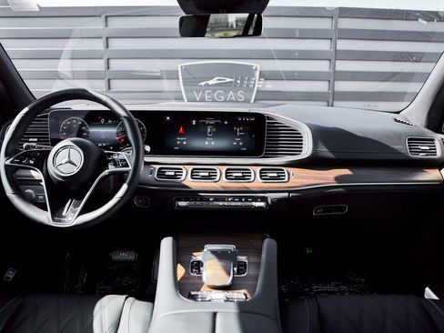 Used 2025 Mercedes-Benz Maybach GLS 600 4MATIC image 62