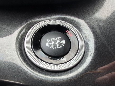 Used 2023 Jeep Grand Cherokee Altitude image 30