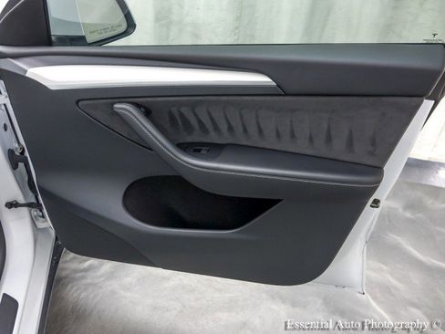 Used 2023 Tesla Model Y Performance AWD/4WD image 36