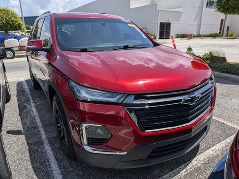 Used 2022 Chevrolet Traverse LT FWD image 1