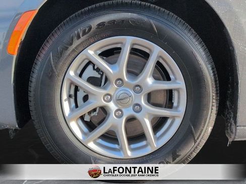 Certified 2025 Chrysler Pacifica Select image 31