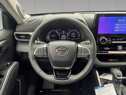 New 2026 Toyota Highlander Platinum AWD/4WD image 13
