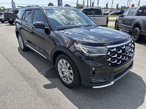 Used 2025 Ford Explorer Platinum RWD image 3