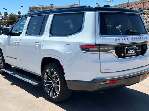 Used 2022 Jeep Grand Wagoneer Series III w/ Rear Seat Video Group 1 AWD/4WD image 3