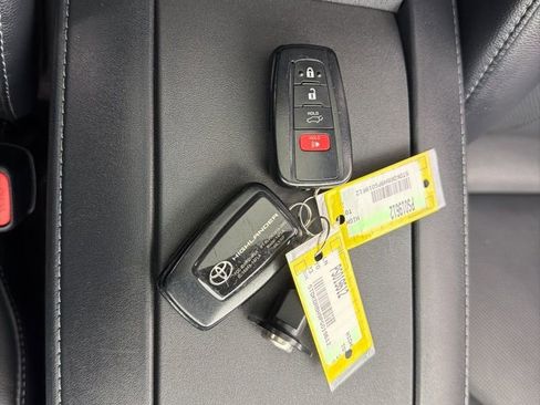 Used 2023 Toyota Highlander Limited AWD/4WD image 39