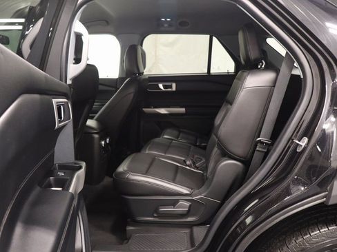 Used 2022 Ford Explorer XLT w/ Equipment Group 202A AWD/4WD image 14