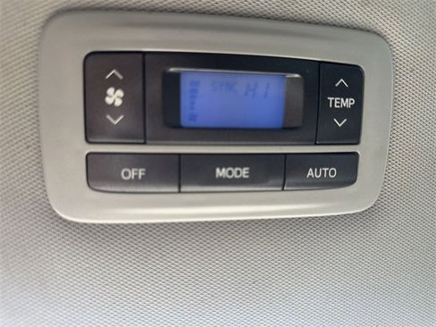 Used 2020 Toyota Sienna XLE image 21