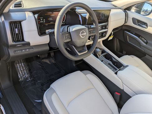 New 2026 Nissan Pathfinder SL FWD image 2