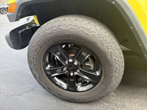 Certified 2023 Jeep Wrangler Unlimited Sahara AWD/4WD image 36