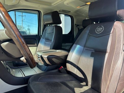 Used 2014 Cadillac Escalade Platinum AWD/4WD image 18