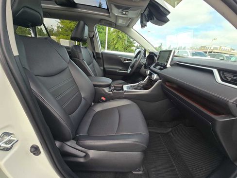 Used 2021 Toyota RAV4 Limited AWD/4WD image 11