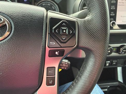 Used 2020 Toyota Tacoma SR5 RWD image 21
