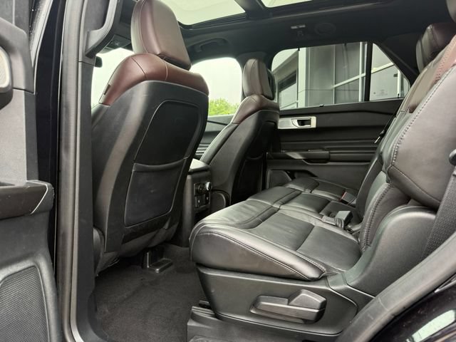 Used 2020 Ford Explorer Platinum w/ Premium Technology Package AWD/4WD image 15