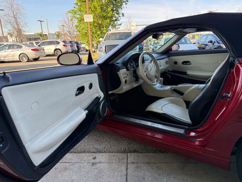 Used 2006 Chrysler Crossfire Limited image 14