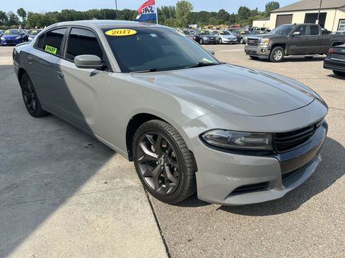 Used 2017 Dodge Charger SXT w/ Rallye Group RWD image 3