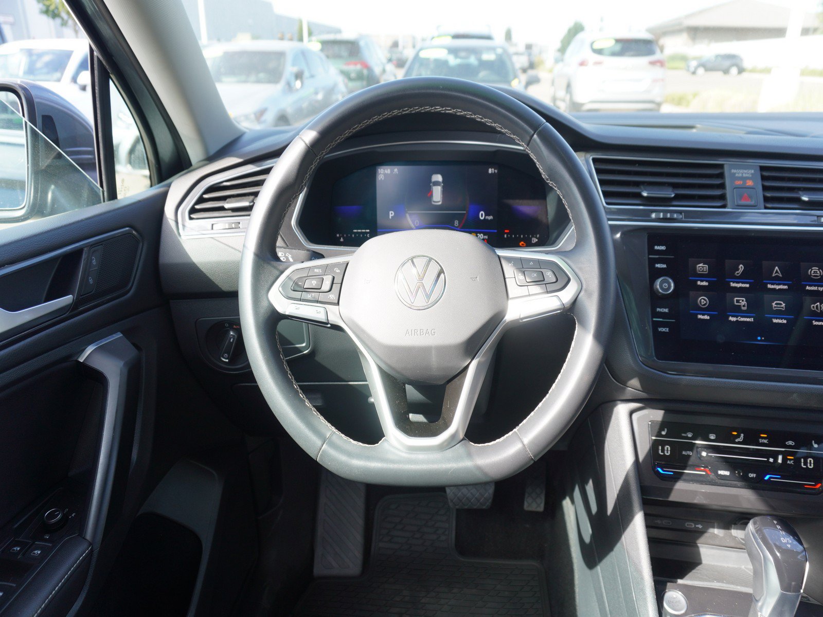 Used 2023 Volkswagen Tiguan SE w/ Panoramic Sunroof Package AWD/4WD image 16