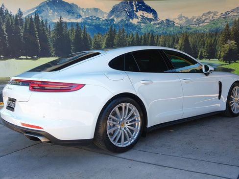Used 2017 Porsche Panamera image 6