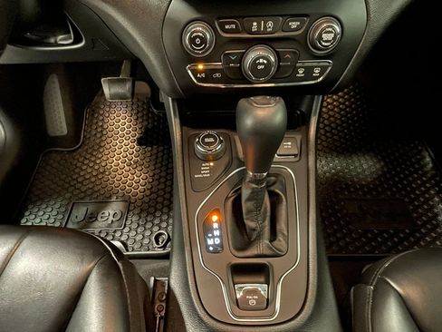 Used 2020 Jeep Cherokee Latitude Plus w/ Cold Weather Group image 37