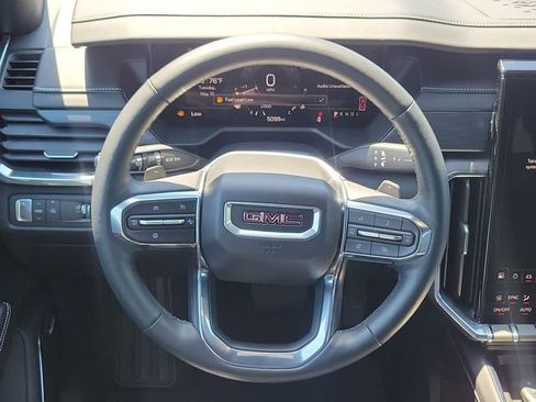 Used 2025 GMC Acadia Elevation w/ Elevation Premium Package FWD image 10