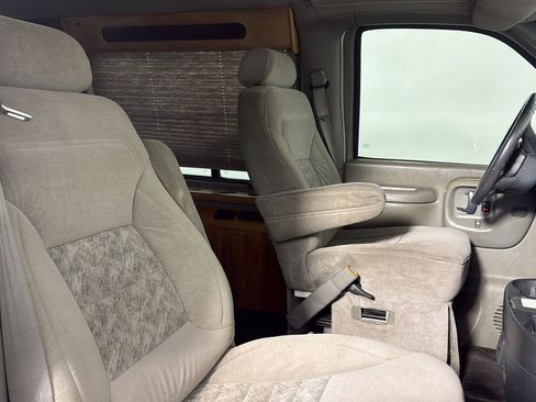 Used 2000 GMC Savana 1500 RV Conversion w/ Marketing Option Pkg 1SE image 12