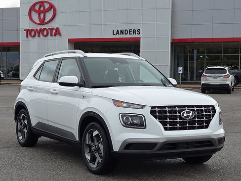 Used 2025 Hyundai Venue SEL FWD image 1
