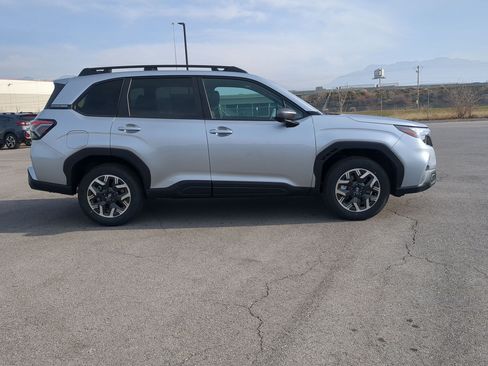 Used 2026 Subaru Forester Premium AWD/4WD image 2