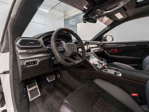 Used 2023 Lamborghini Urus Performante AWD/4WD image 48