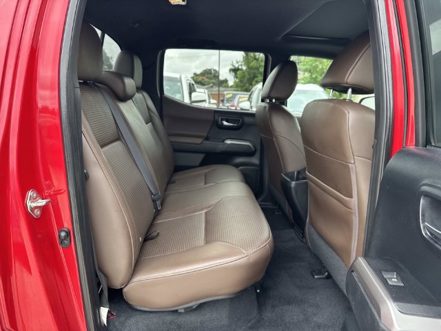 Used 2016 Toyota Tacoma Limited w/ Towing Package RWD image 9