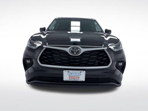 Used 2023 Toyota Highlander XLE AWD/4WD image 3