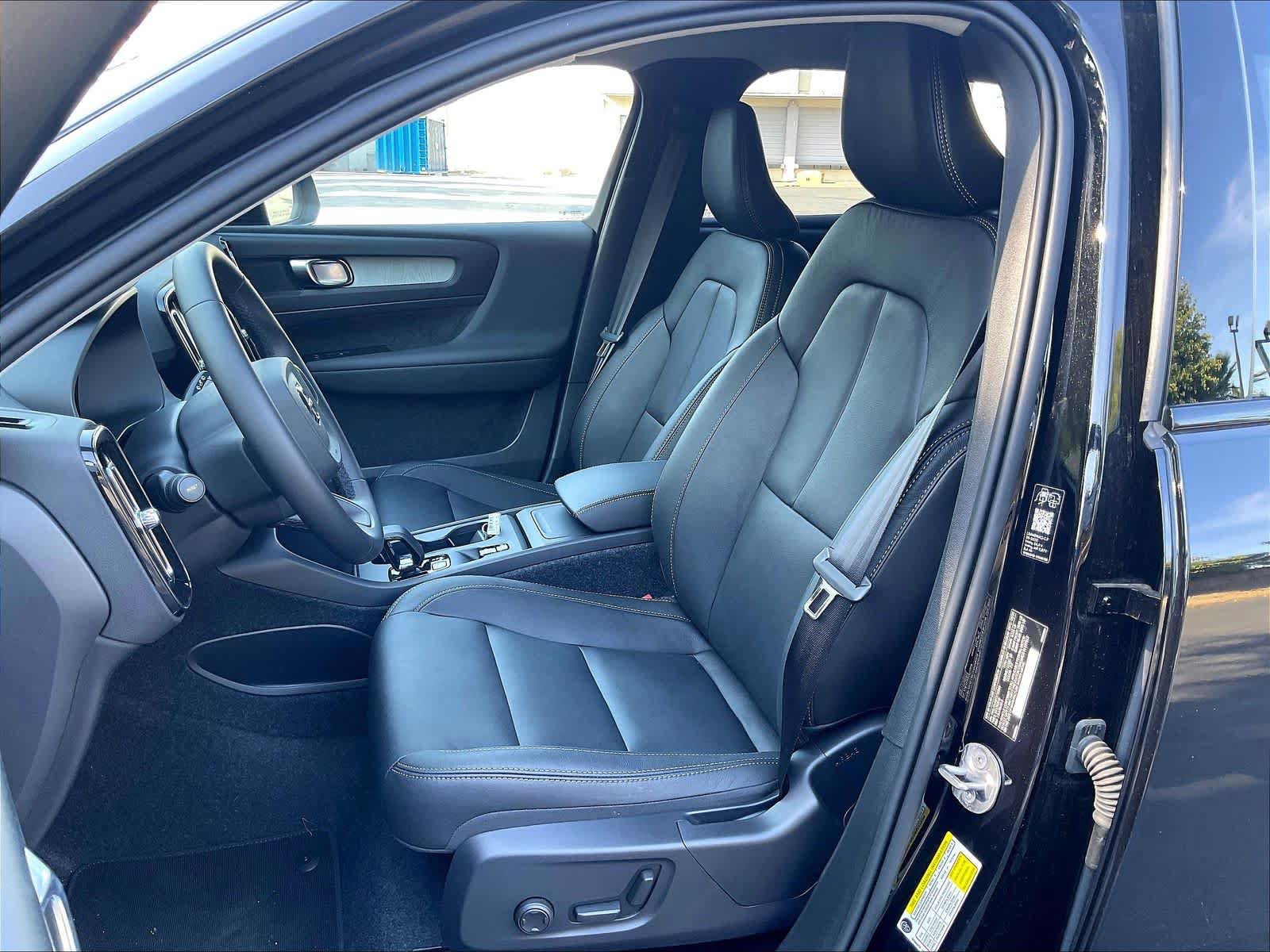 New 2026 Volvo XC40 B5 Core w/ Climate Package AWD/4WD image 11