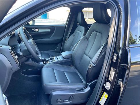 New 2026 Volvo XC40 B5 Core w/ Climate Package AWD/4WD image 11