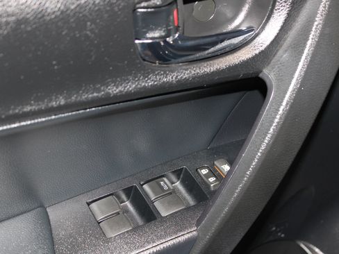 Used 2017 Toyota Corolla SE FWD image 4