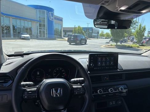 Certified 2025 Honda Pilot Touring image 16