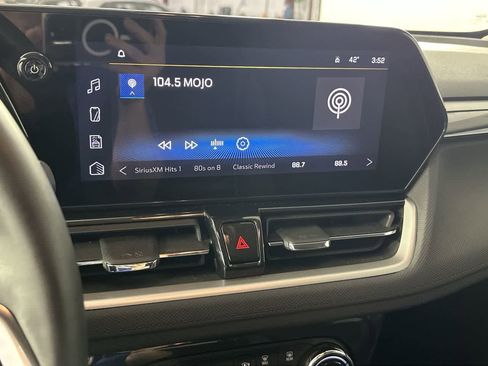 Used 2024 Chevrolet TrailBlazer LT w/ Convenience Package image 9