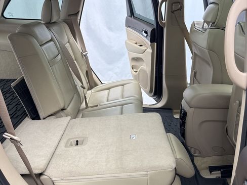 Used 2019 Jeep Grand Cherokee Overland image 40