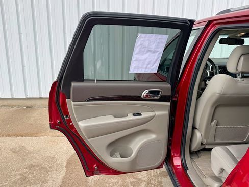 Used 2011 Jeep Grand Cherokee Laredo w/ Security & Convenience Group AWD/4WD image 15