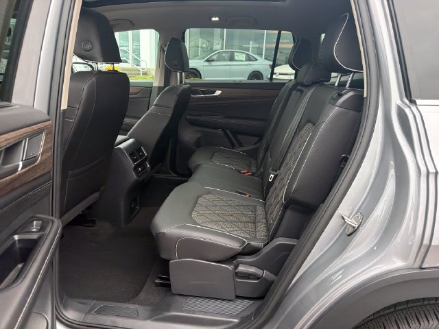 Certified 2025 Volkswagen Atlas SEL Premium R-Line AWD/4WD image 29