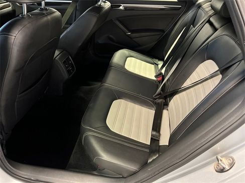 Used 2018 Volkswagen Passat 3.6 image 12