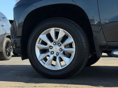Used 2021 Chevrolet Silverado 1500 Custom AWD/4WD image 36