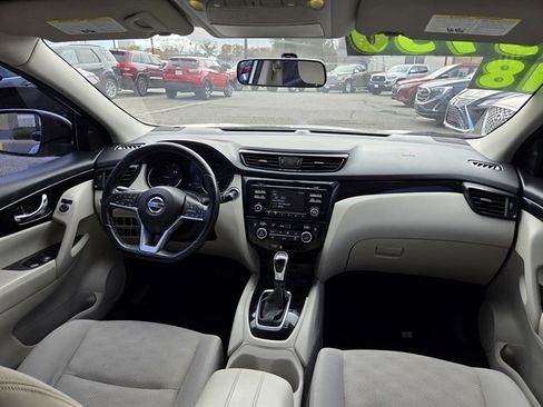 Used 2018 Nissan Rogue Sport SV w/ SV All-Weather Package image 5