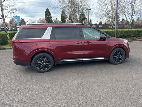 Used 2024 Kia Carnival SX Prestige image 8