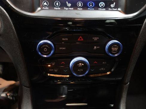 Used 2019 Chrysler 300 S image 28