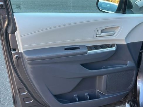 Certified 2022 Toyota Sienna LE image 7