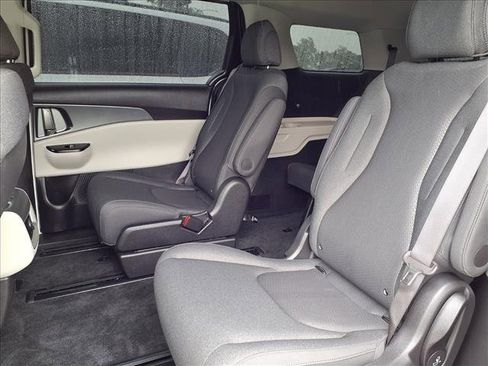 Certified 2024 Kia Carnival LX image 21