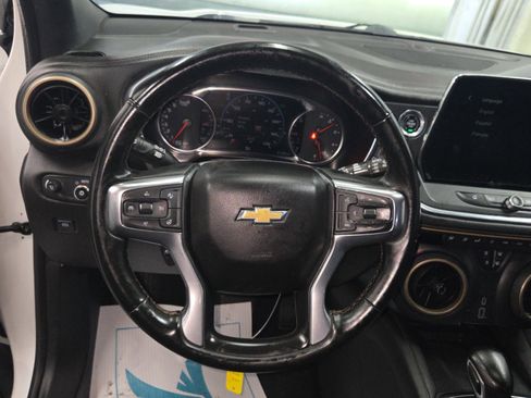 Used 2024 Chevrolet Blazer Premier w/ Enhanced Convenience Package FWD image 8