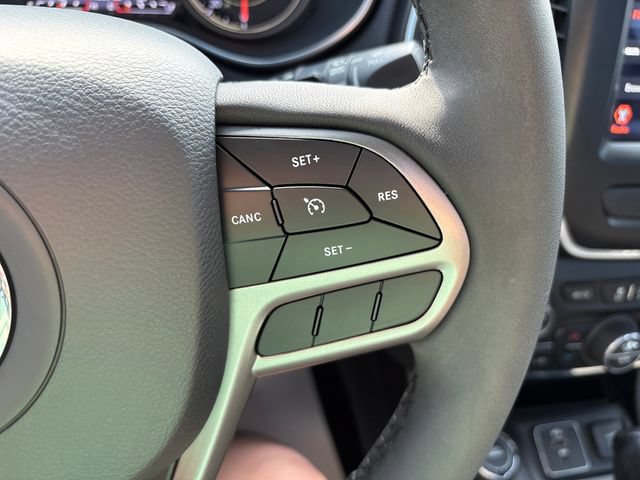 Used 2022 Jeep Cherokee Latitude Lux w/ Sun & Sound Group AWD/4WD image 12